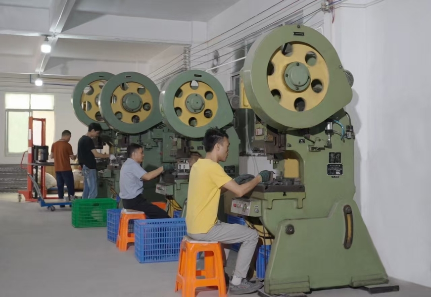 Guangzhou Guanna Auto Parts Trading Co., Ltd. manufacturer production line